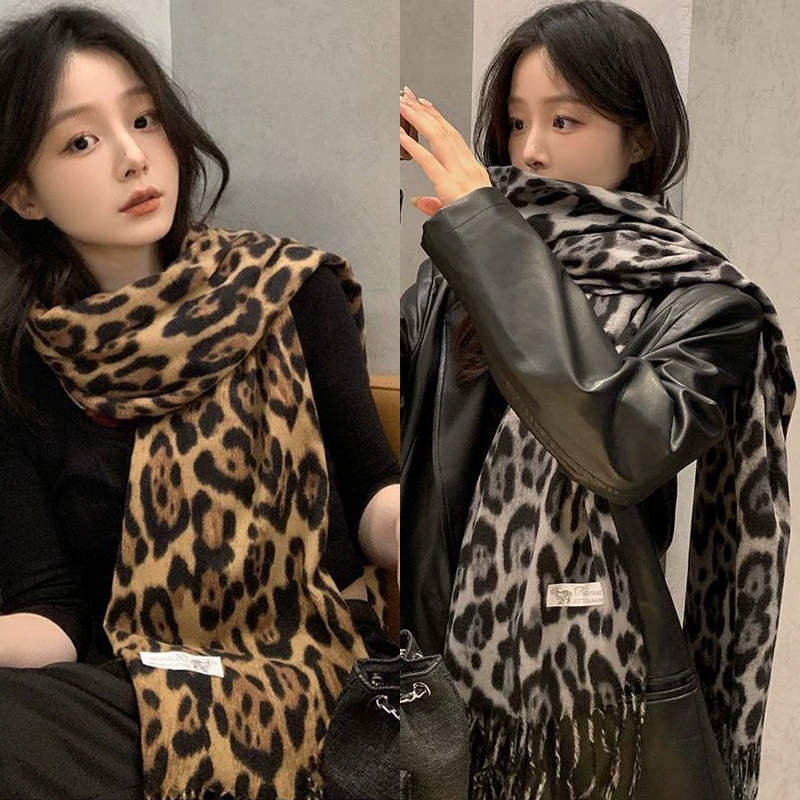 2025년 신상 레트로 실크 레오파드 패턴 스카프 가볍 - Vintage Fashion Knitwear 리뷰 및 가격